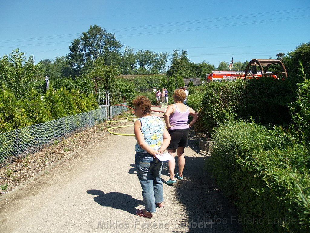 Gartenlaube in Vollbrand Koeln Poll Im Gremberger Waeldchen P086.JPG